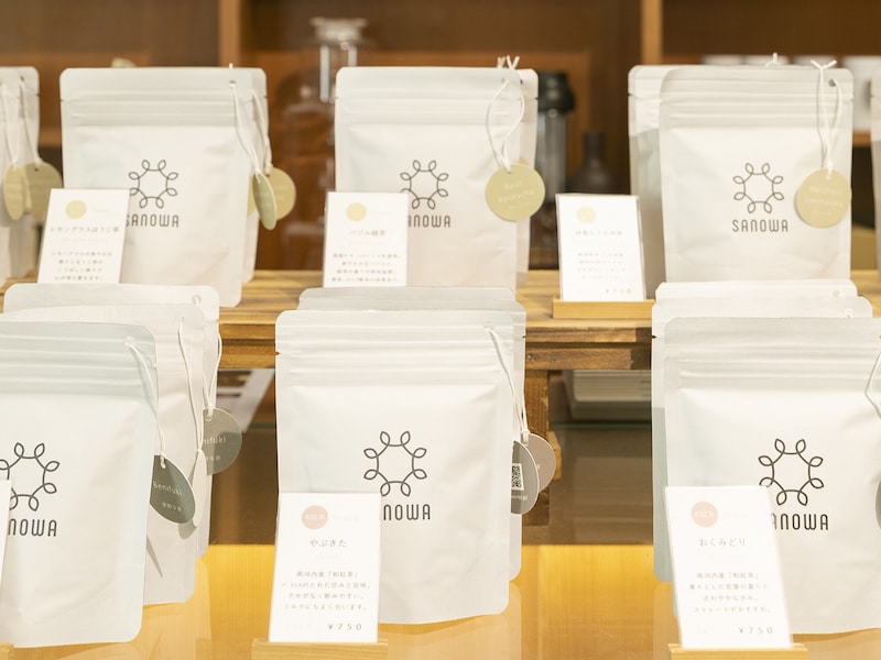 丸玉園が展開する日本茶ブランド「SANOWA」