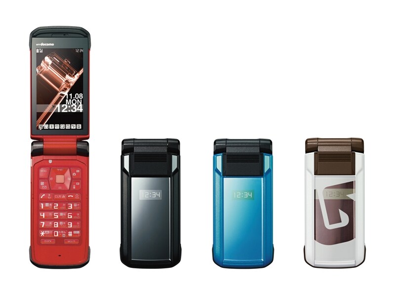 デザインがユニークなドコモのN-03C。スノーボードのトップブランド“BURTON”とのコラボレーションモデルもある