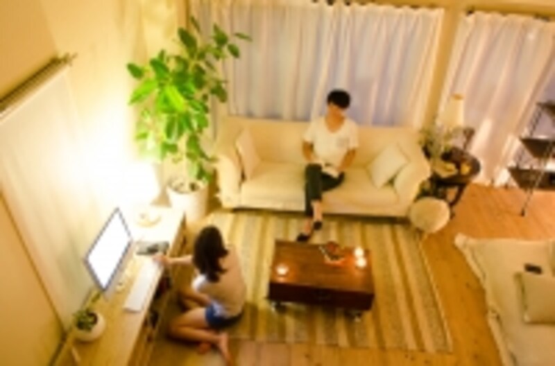 結婚にかかるお金といえば結婚式などを思い浮かべる人が多いが、一番大切なのは新生活に向けてのお金。生活を始めるのにどれだけのお金が必要かを調べておこう