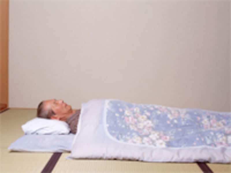 納棺の儀式にかかる時間は30分前後。プロにすべてを委ねてしまうことは簡単ですが、可能なかぎり参加するようにしてみましょう。