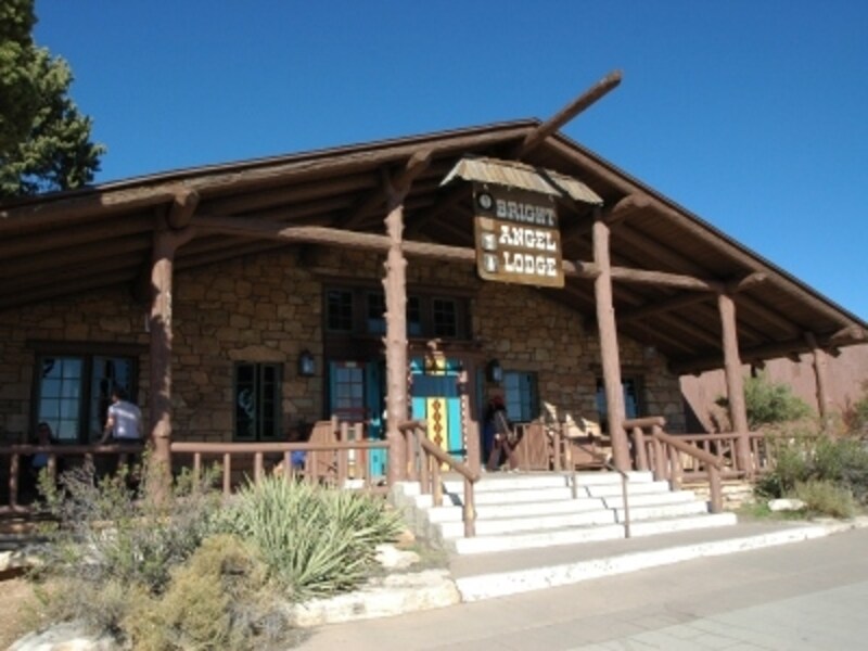 この建物を抜けると素晴らしい景色が待っています