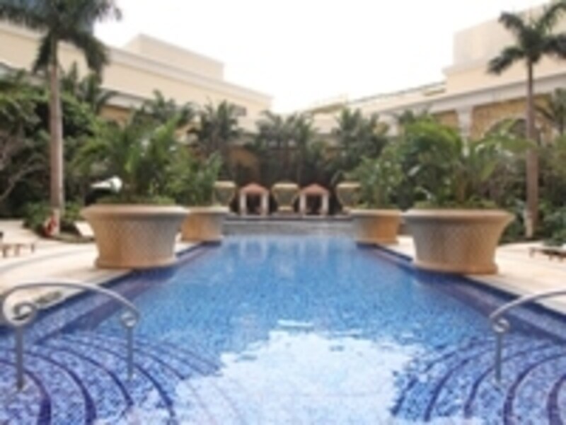 豪華な屋外プールのあるホテルも。写真はウィン・マカオ