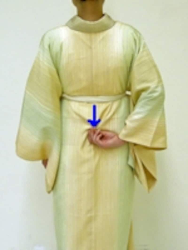 後ろのシワも整えておく