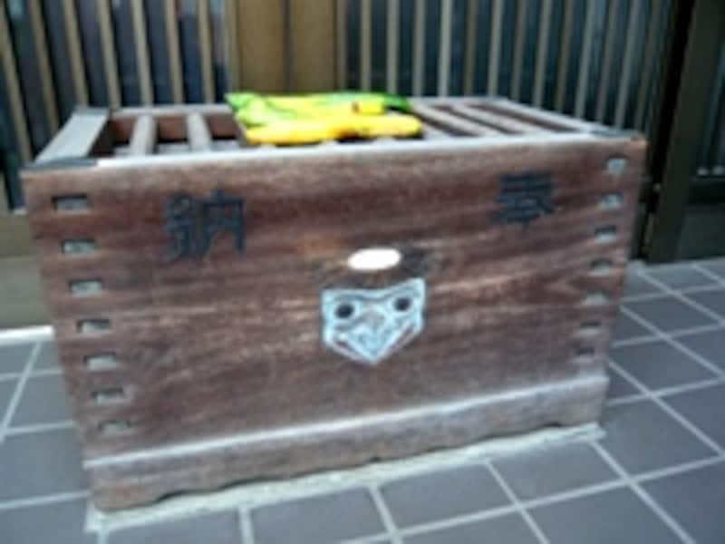 お賽銭箱
