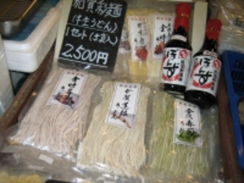 加賀野菜を練りこんだ加賀彩麺