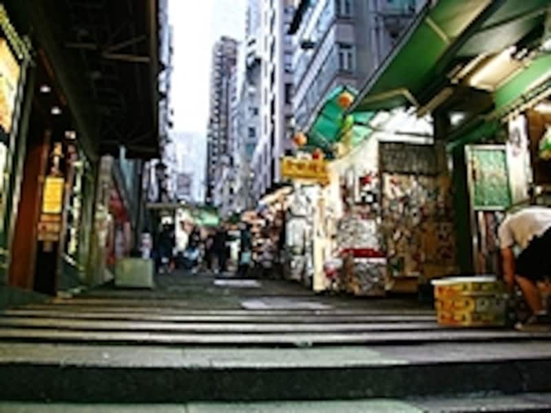 人が多いので街歩きのときは持ち物にも気をつけて