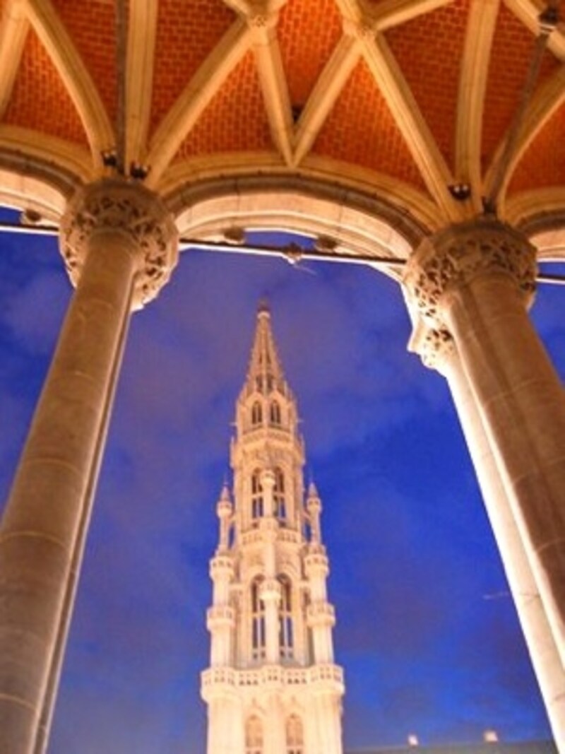王の家から見える優美な市庁舎の尖塔©Karin Andersson_Toerisme Vlaanderen