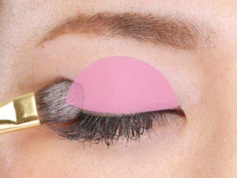 チップで塗った後は指でなじませて！