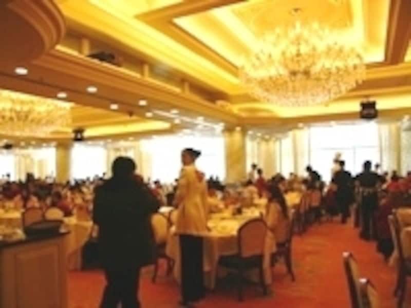 シティーホール内では芸術作品の無料展示会もあるので覗いてみては