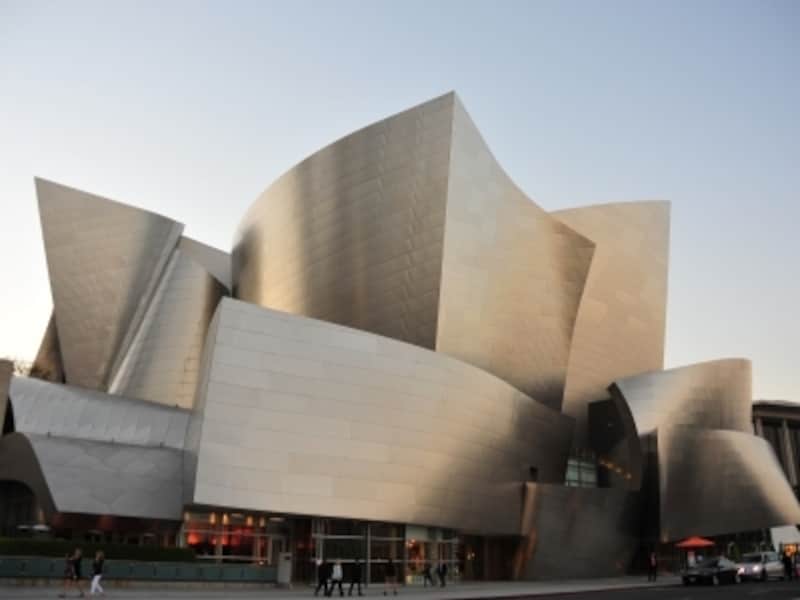 建物の曲線美が美しいコンサートホール