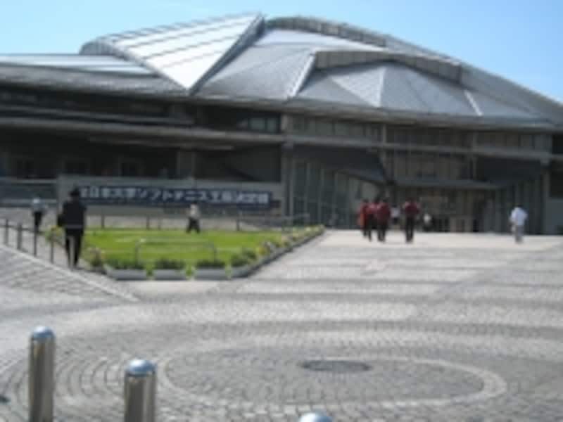 各種スポーツが楽しめる東京体育館。民間のスポーツ施設運営会社が入っているので、都の施設の中でもサービスはぴかいち