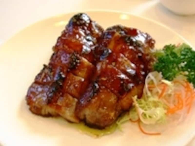 テーブルサイドで調理してくれる酔っ払いエビもぜひ試してみて