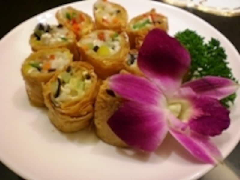 季節限定の冷麺やデザートもある