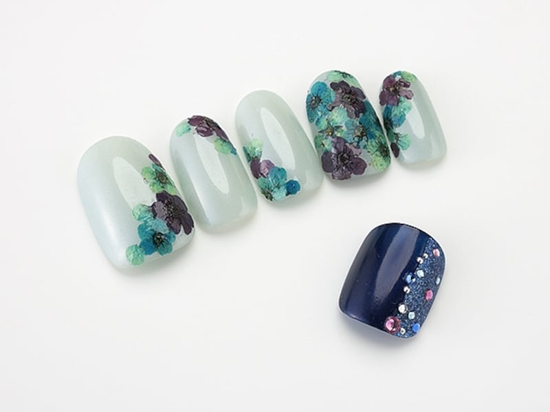 ブルー系のお花はキュート＆クールな印象