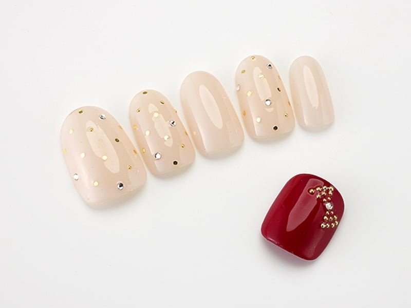 指を長くキレイに見せるベージュピンク