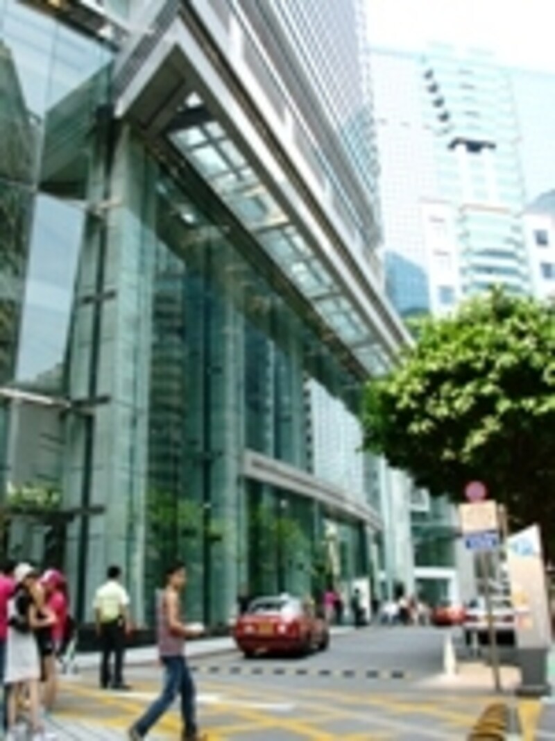 入口にタクシー乗り場があるので便利