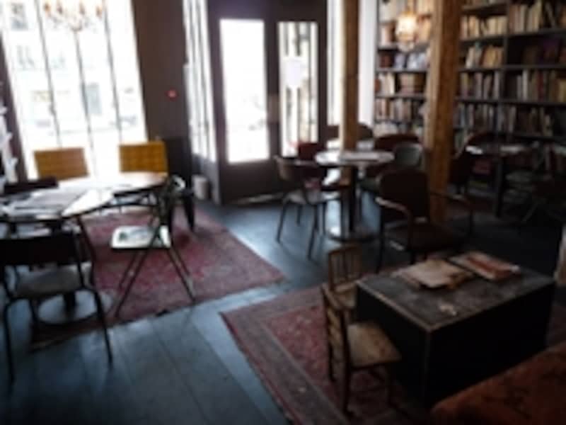 ショッピングの合間にお茶できる