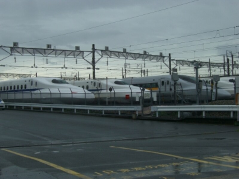 JR東海の車両所、通称「鳥飼基地」。ここで本田がサッカーの練習の合間に新幹線を見ていた・・・かもしれない。