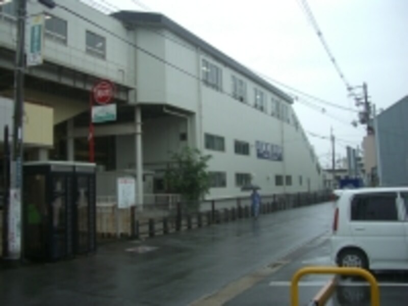 阪急京都線で一番近いのは「正雀」駅。周辺の阪急京都線の駅前は、総じて駅周辺の街路が狭い。