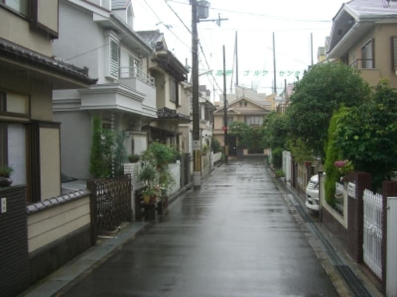 家屋の大きさや区画割りが似ているため、同じような街並が多い。