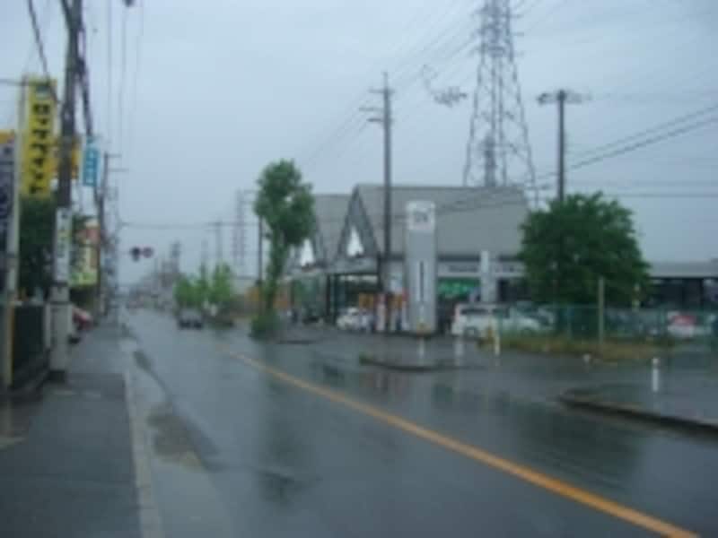 幹線沿いは住宅も少なく殺風景。