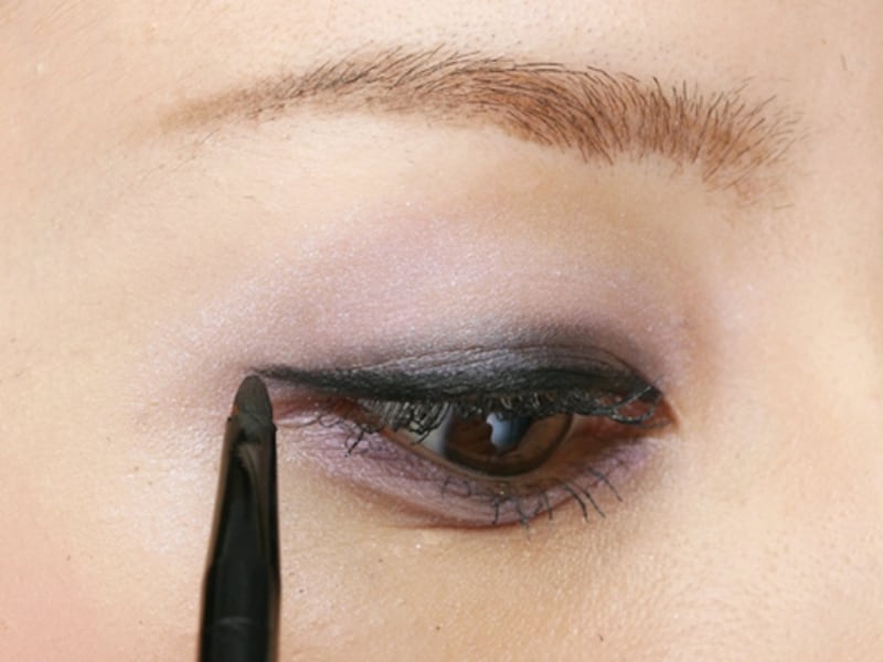 目尻ははねあげましょう!