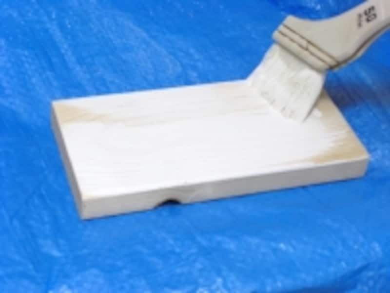 塗料をざっと塗ります