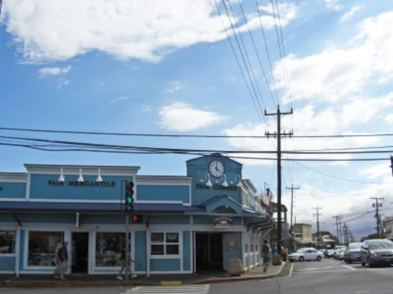 カラフルな建物や可愛い看板が並ぶパイアタウン