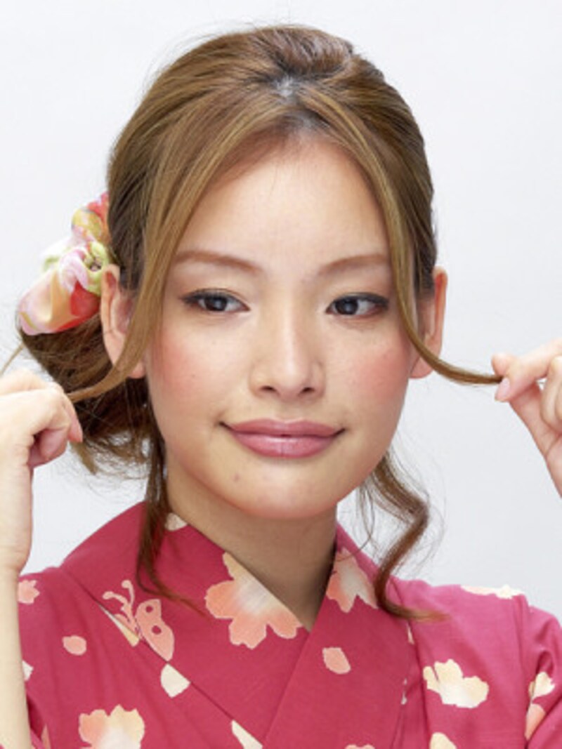 ミディアム浴衣 ゴムだけで簡単サイドシニヨンヘア 浴衣ヘアアレンジ All About ミディアム浴衣 ゴムだけで簡単サイドシニヨンヘア 浴衣ヘアアレンジ All About