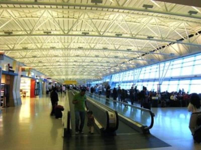アメリカン航空なら、ショップも充実した最大規模のターミナルを利用できる！