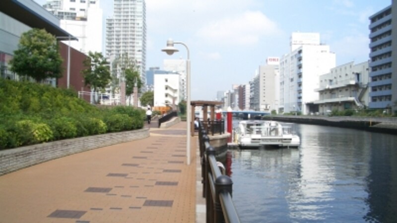 これが、前の画像「敷地配置図」の下右、芝浦～台場～日の出～豊洲を結ぶ水上交通「アーバンランチ」の発着所である。