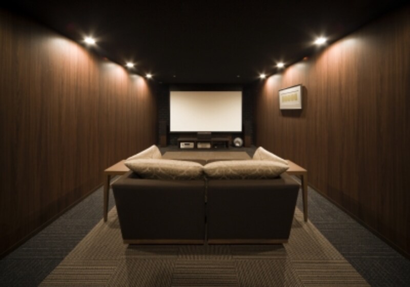 120インチの大画面を楽しめる「Theater」。こちらも有料。