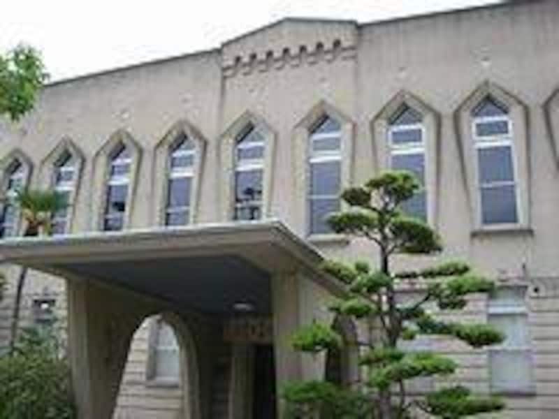 兵庫県の中学入試は3教科と4教科入試に分かれる。首都圏と違い、面接を実施する学校も多い