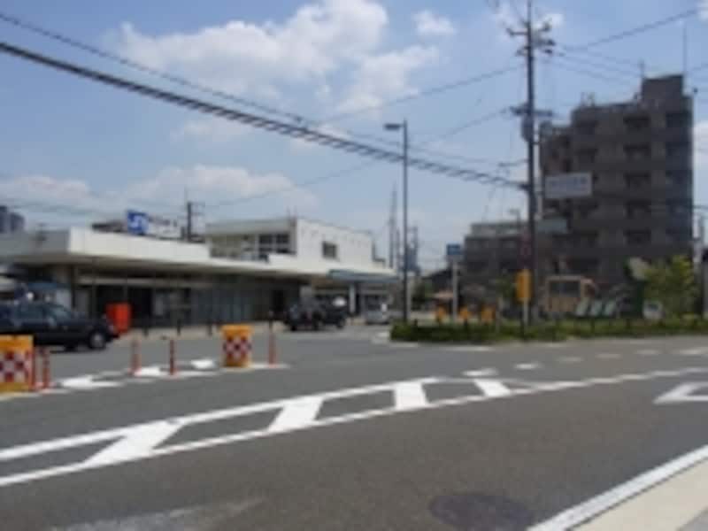 JR「向日町」駅西側。東側をおりれば京都市南区。