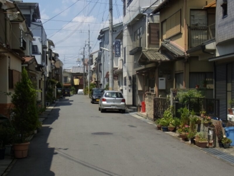 少し古い開発。駐車場が無い、もしくは小さい。