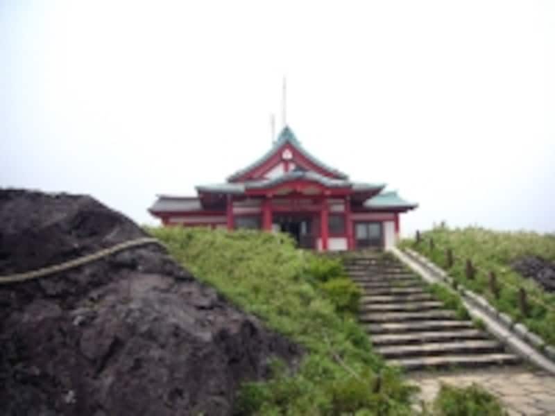 駒ヶ岳山頂にそびえる箱根神社元宮