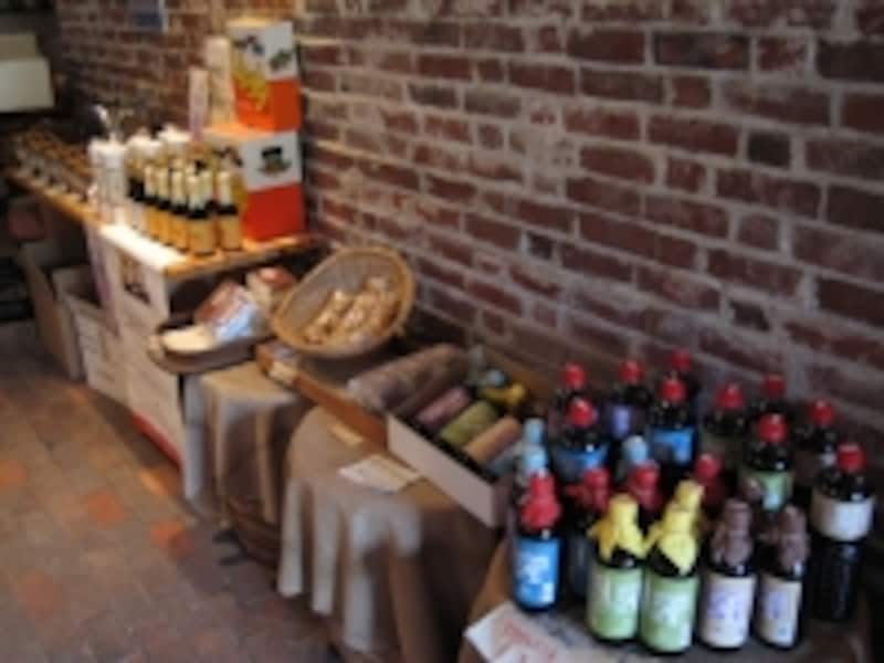 中では醤油をはじめ、味噌など特産品も買うことができます