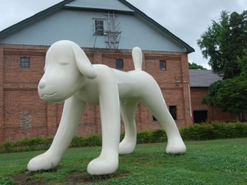 2006年夏に「吉井酒造煉瓦倉庫」で開催された弘前出身アーティスト奈良美智が開催した展覧会を記念したメモリアルドッグ
