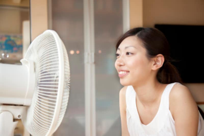 一人暮らしにも扇風機はおすすめのアイテム。部屋干しの洗濯物も風を送ると、素早く乾きます