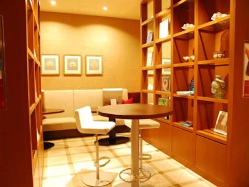 独立した空間に仕切られたPCコーナー。センスのよさが伺えます