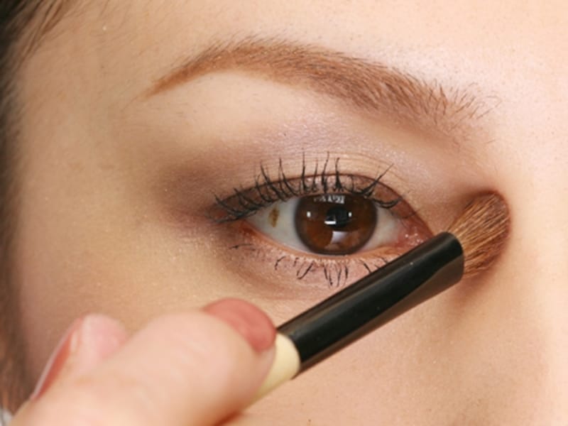 先が丸いブラシを用いると塗りやすい