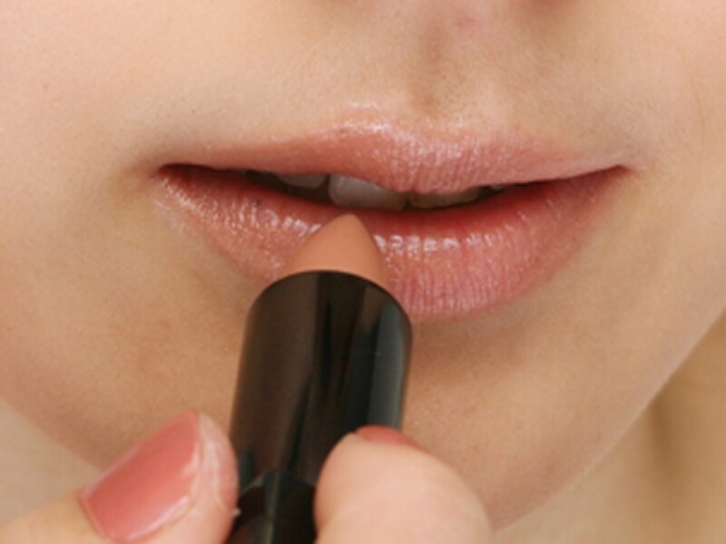 肌なじみの良い色を選びましょう