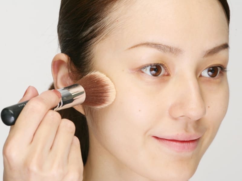 顔の外側からスタート