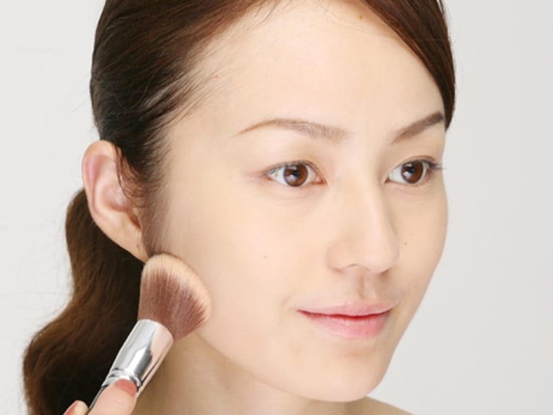 フェイスラインに沿って