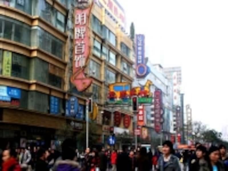 上海で最も古い繁華街・南京東路
