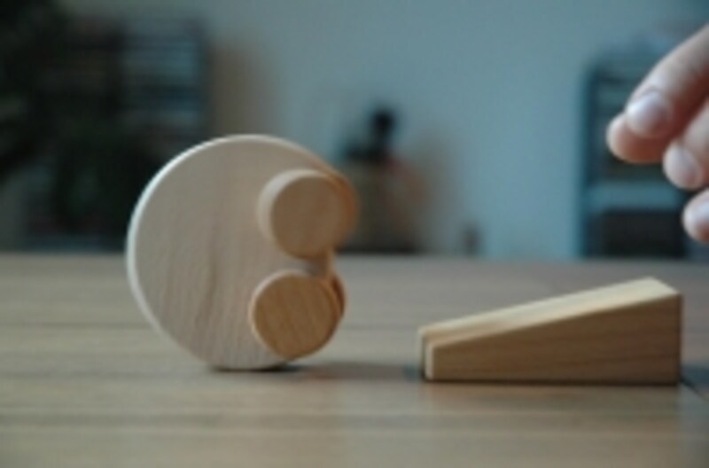 赤ちゃんは坂を転がりくるんとまわるだけのシンプルな動きが大好き