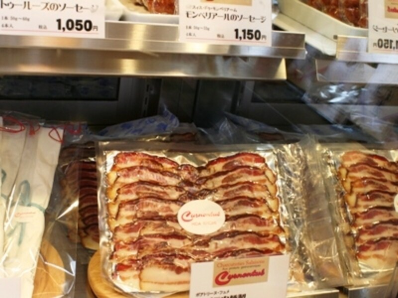 贈答にも喜ばれるスギモト 牛肉巻きテイクアウトのコーナーも