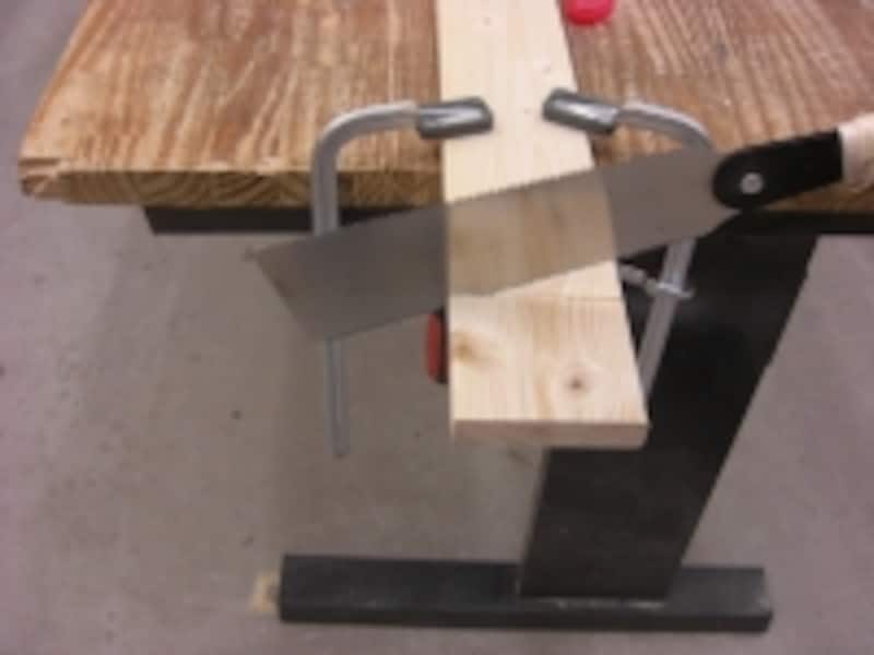 横引き刃は材料を直角に切る時に使います