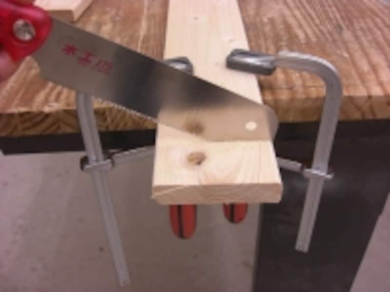 のこぎりを大きく動かしましょう