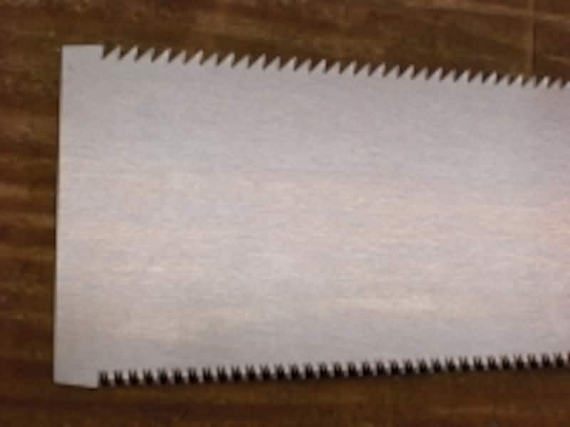 上が縦引き刃、下が横引き刃